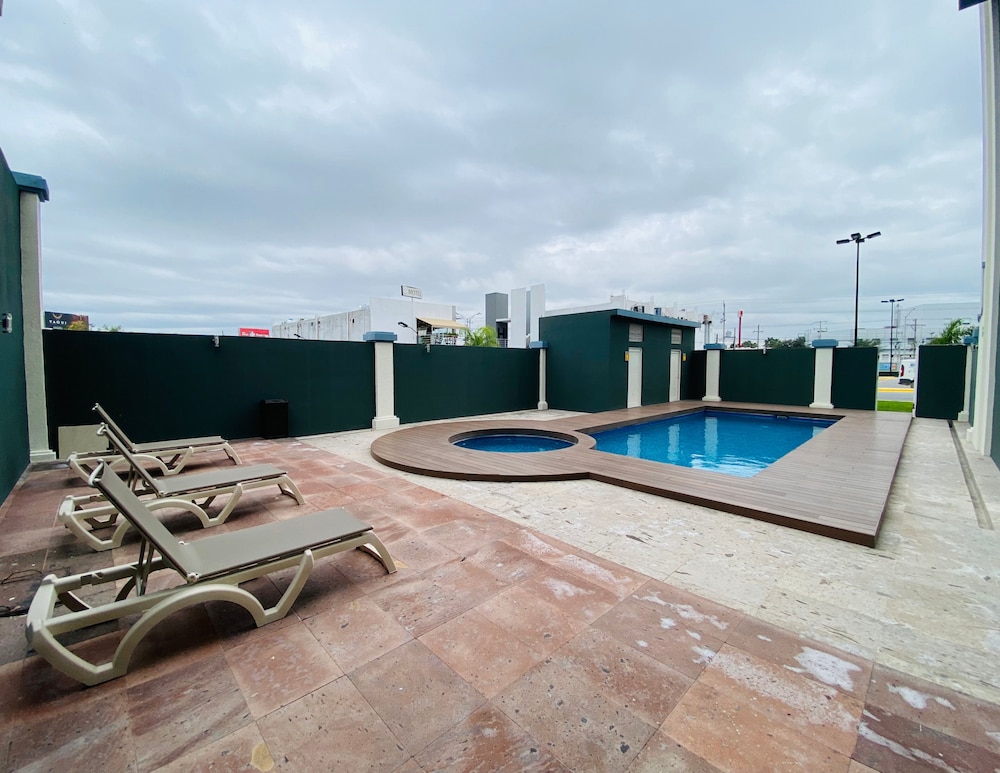 La Quinta by Wyndham Reynosa 54/58