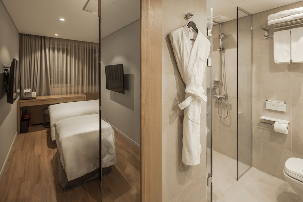 HOTEL URI& 18/60