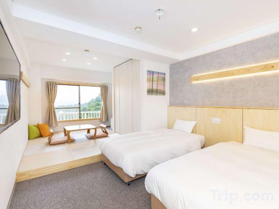Semi Room, Western