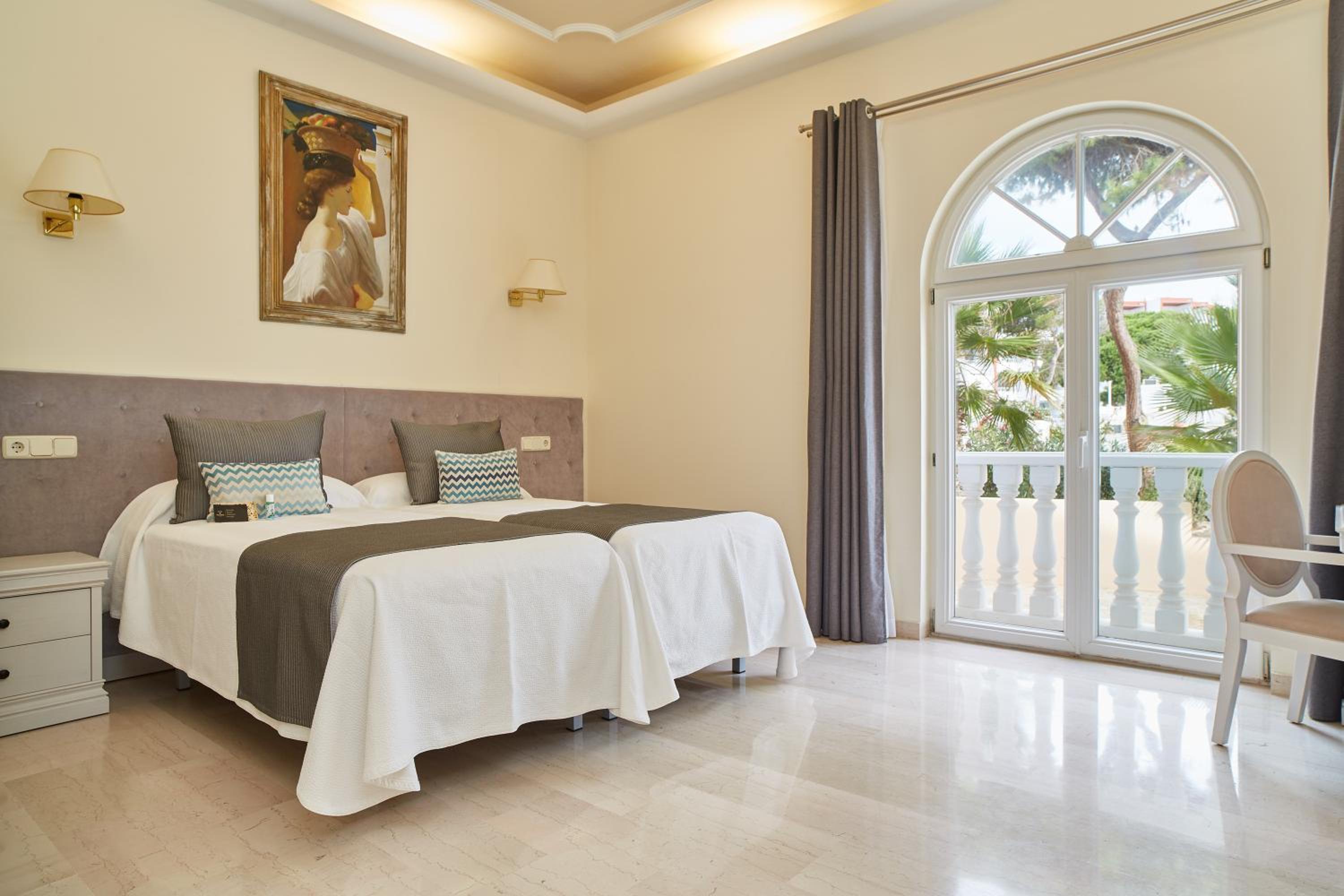 Room, Twin Beds, Lateral Side Sea View
