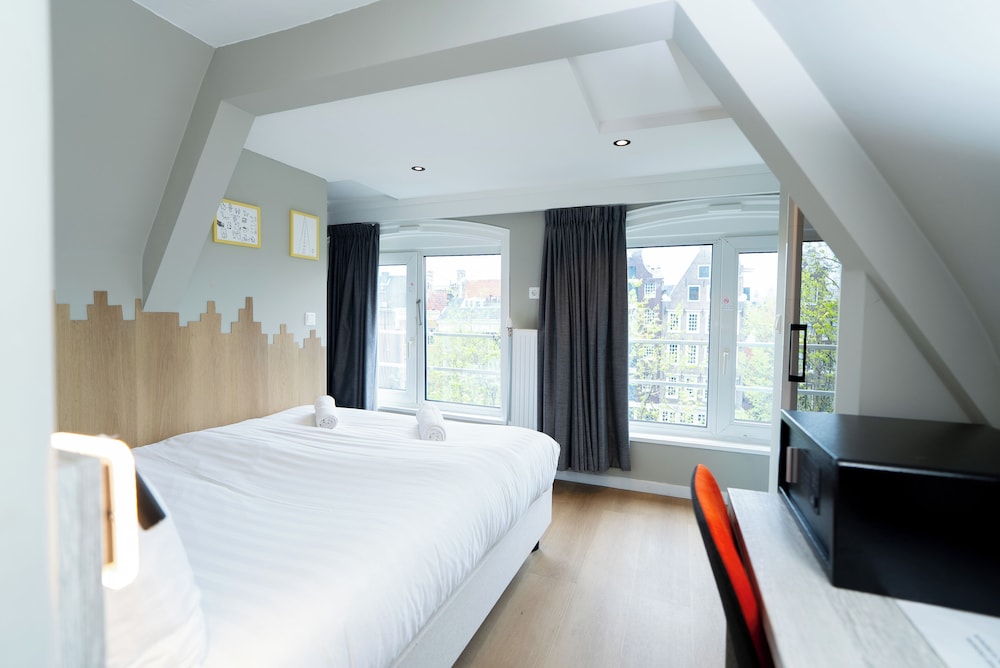Crown Hotel 18/50