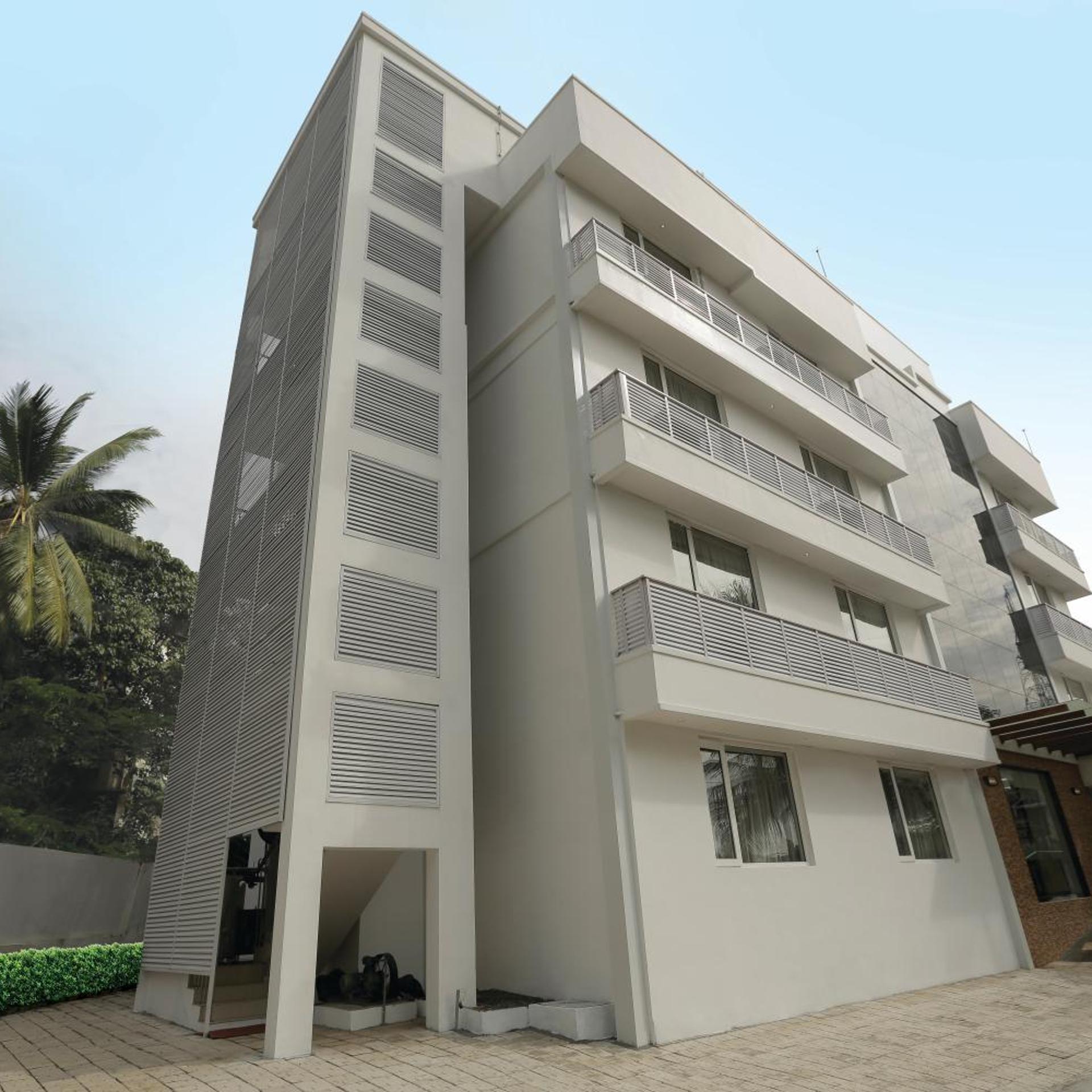 Oyo Premium Kakkanad Civil Station 2/54