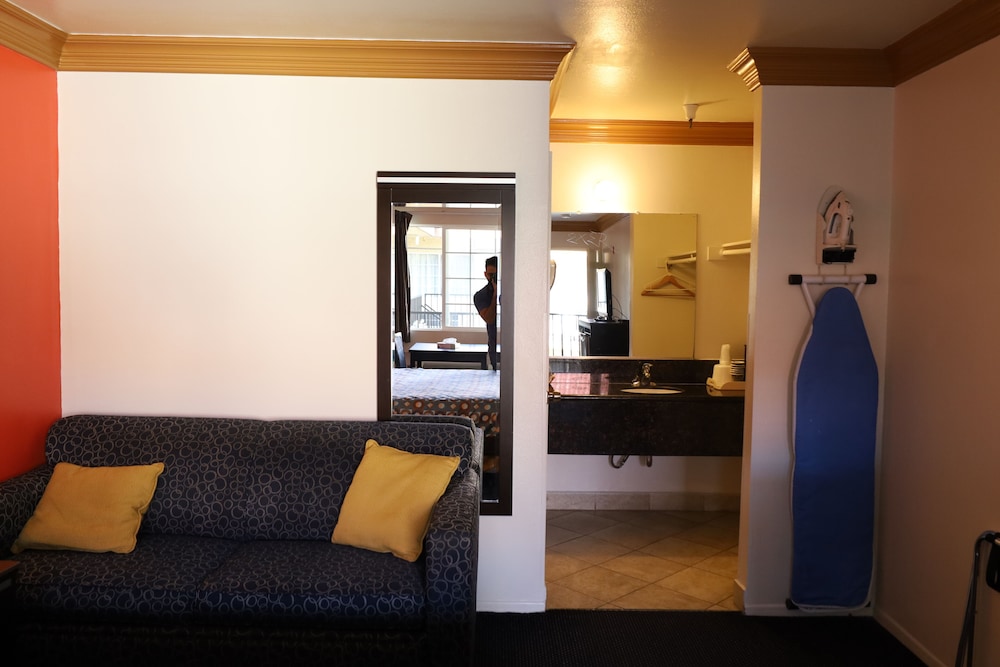 Lambert Inn 34/56