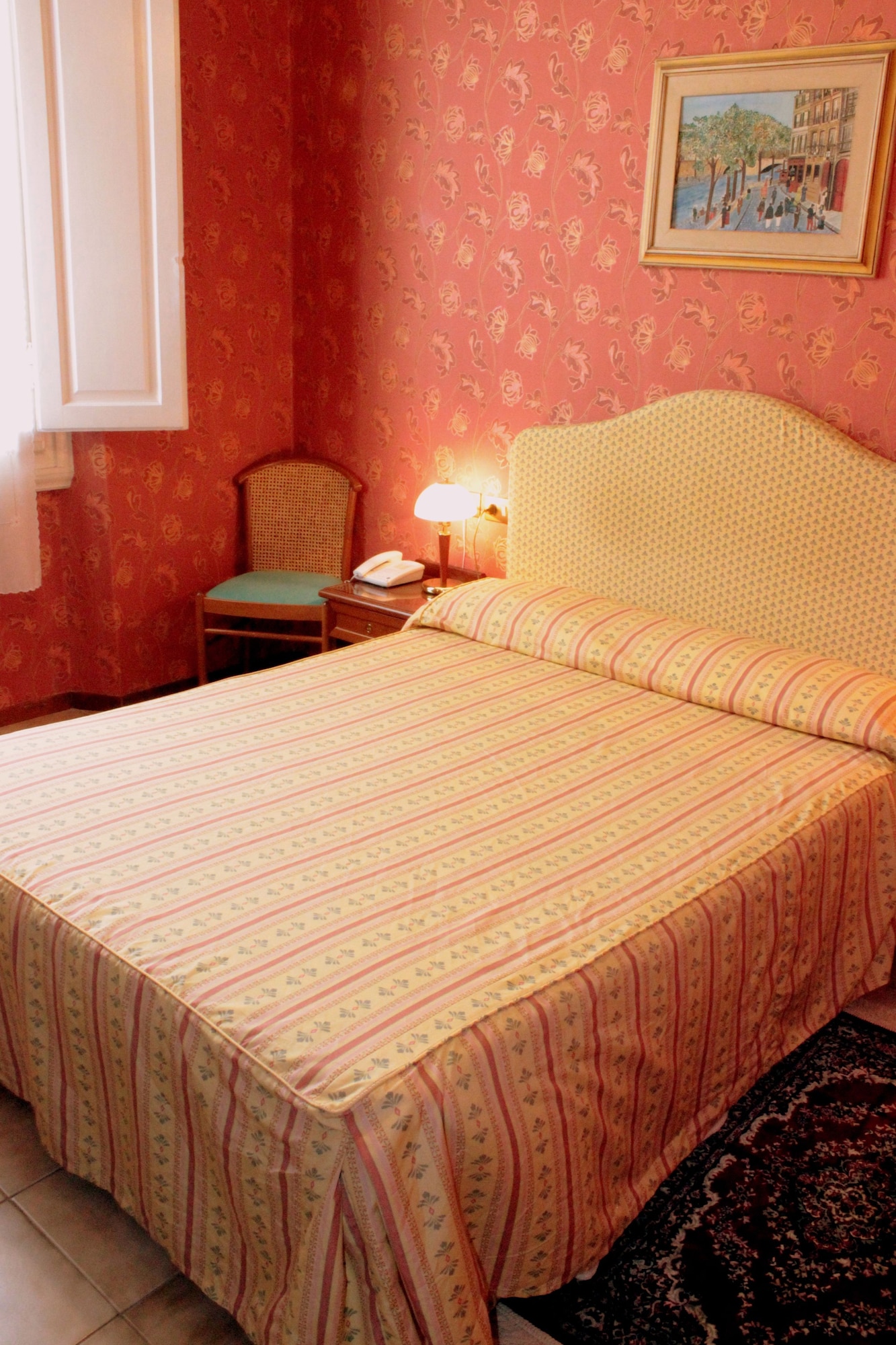 ROOM, SINGLE
