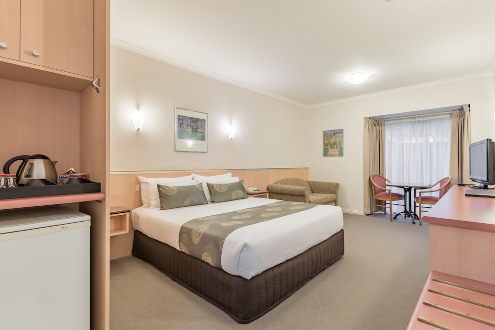 The Waverley International Hotel 11/45