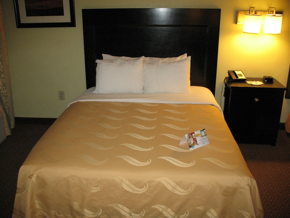 Quality Inn and Suites Gallup I-40 Exit 20 16/32