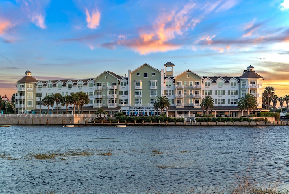 The Waterfront Inn 57/63