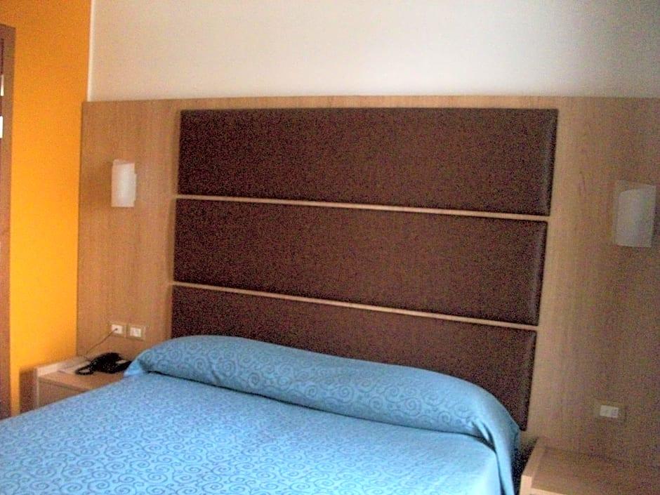 HOTEL MONDIAL 40/63