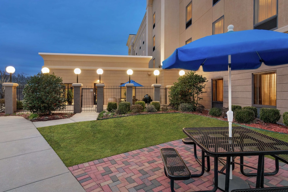 Hampton Inn And Suites Pine Bluff 2/46
