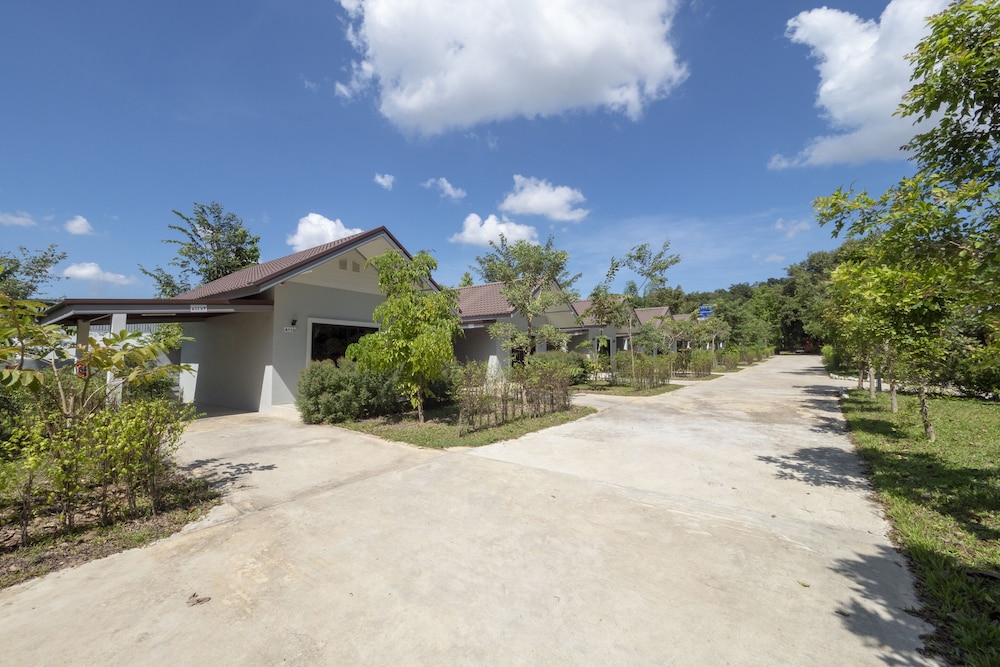Capital O 75378 Thawapee Resort 54/60