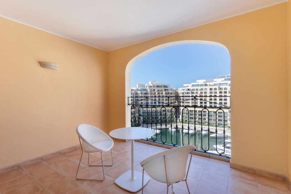 HILTON MALTA 62/100