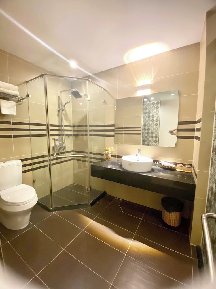 Ngoc Linh Luxury Hotel 47/48
