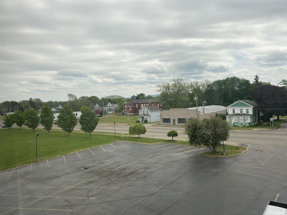 Clarion Hotel Conference Center On Lake Erie 40/43