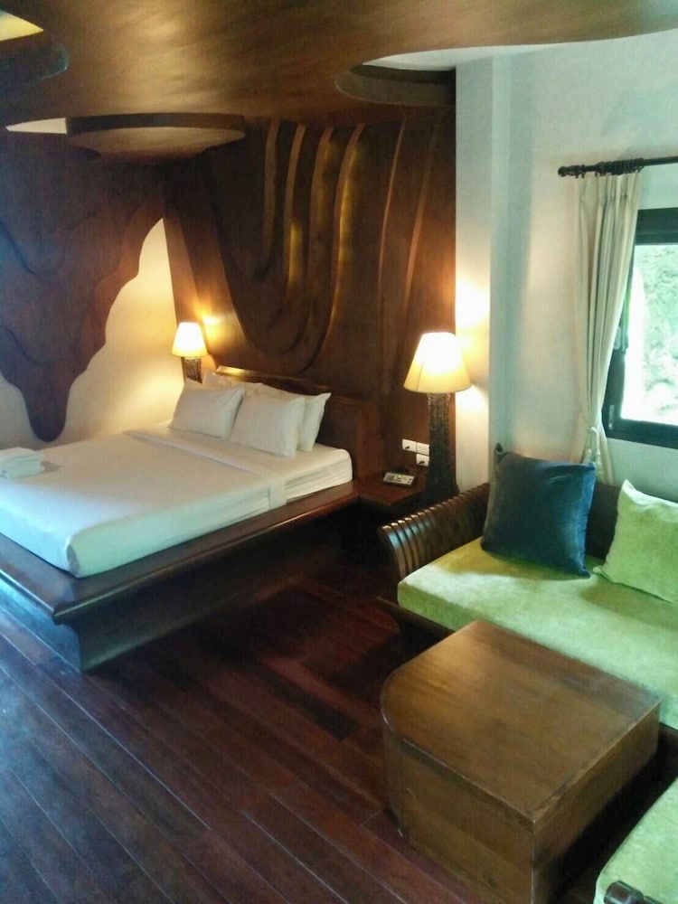 Villa, Water Front، Bura Resort Chiang Rai 2/5