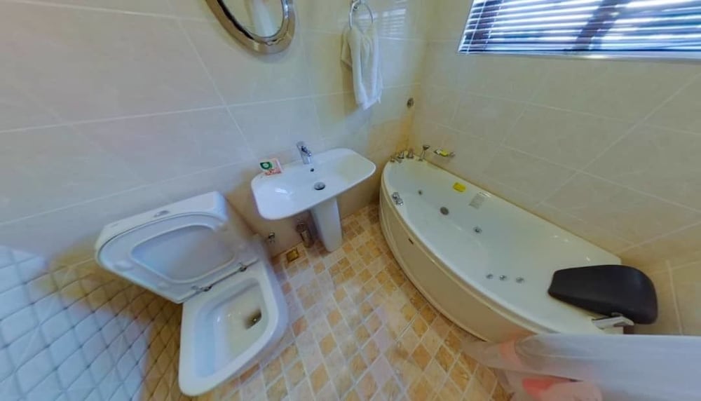 Centurion Apartments Limited 7/32