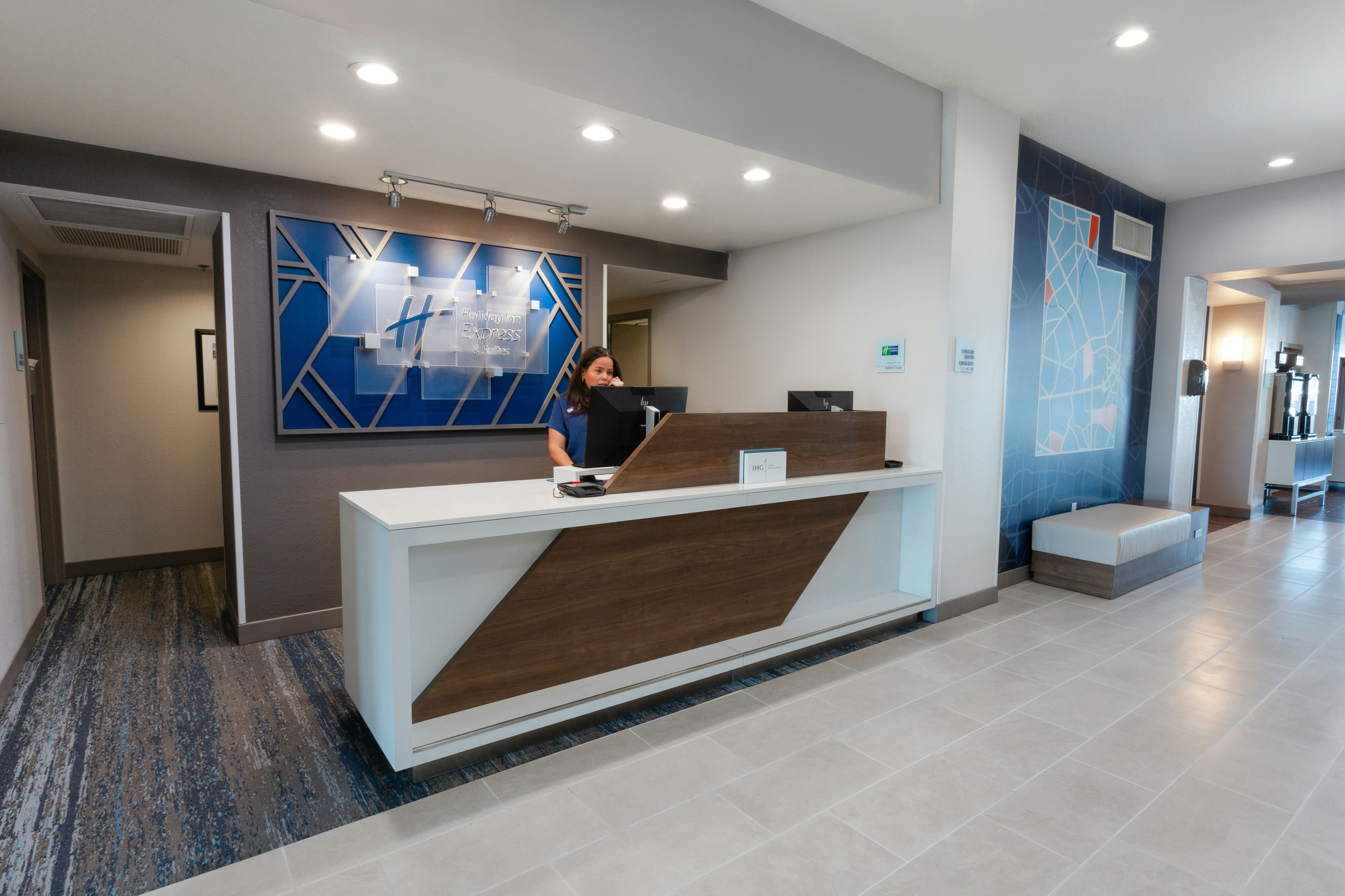 Holiday Inn Express Hotel Suites Logan 10/79