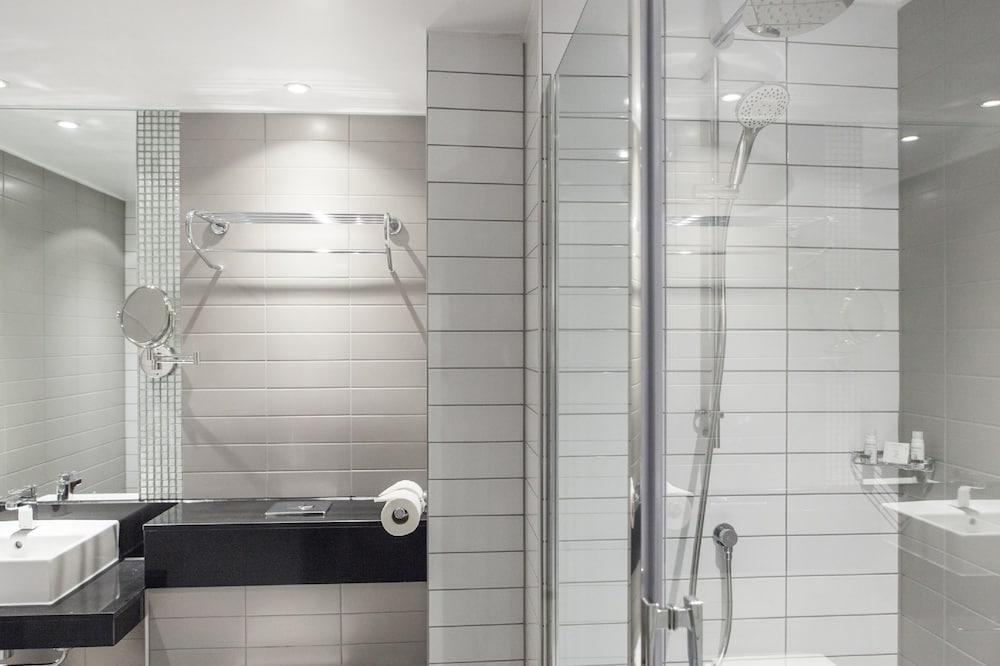 CROWNE PLAZA NEWCASTLE - STEPHENSON QUARTER 24/74
