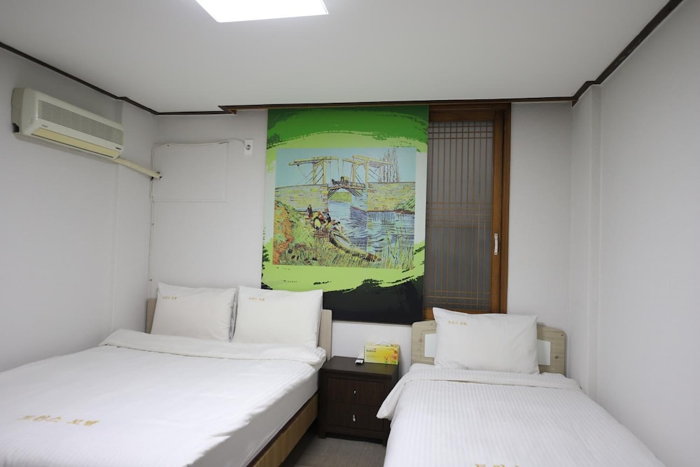 Twins Hotel 16/33