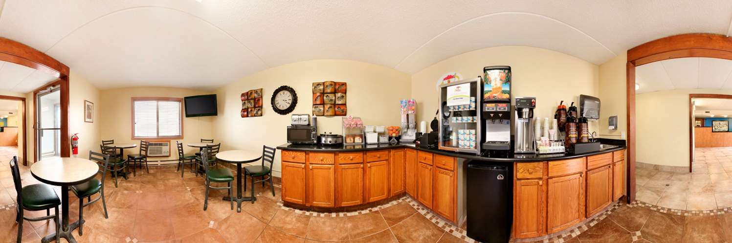 Super 8 by Wyndham West Fargo Main Ave ND 4/14
