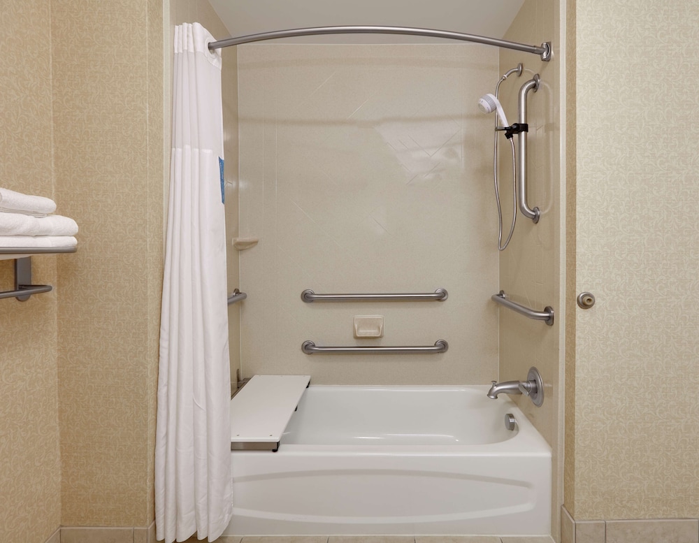 Hampton Inn & Suites Southern Pines-Pinehurst 7/42