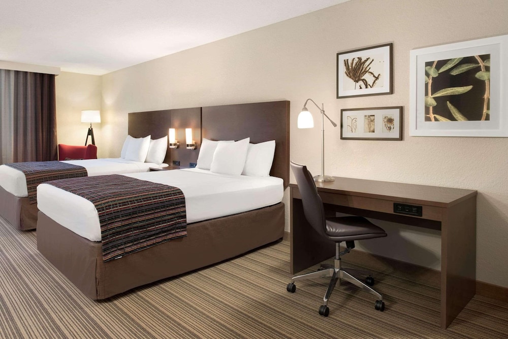 Country Inn & Suites by Radisson, Platteville, WI 23/48