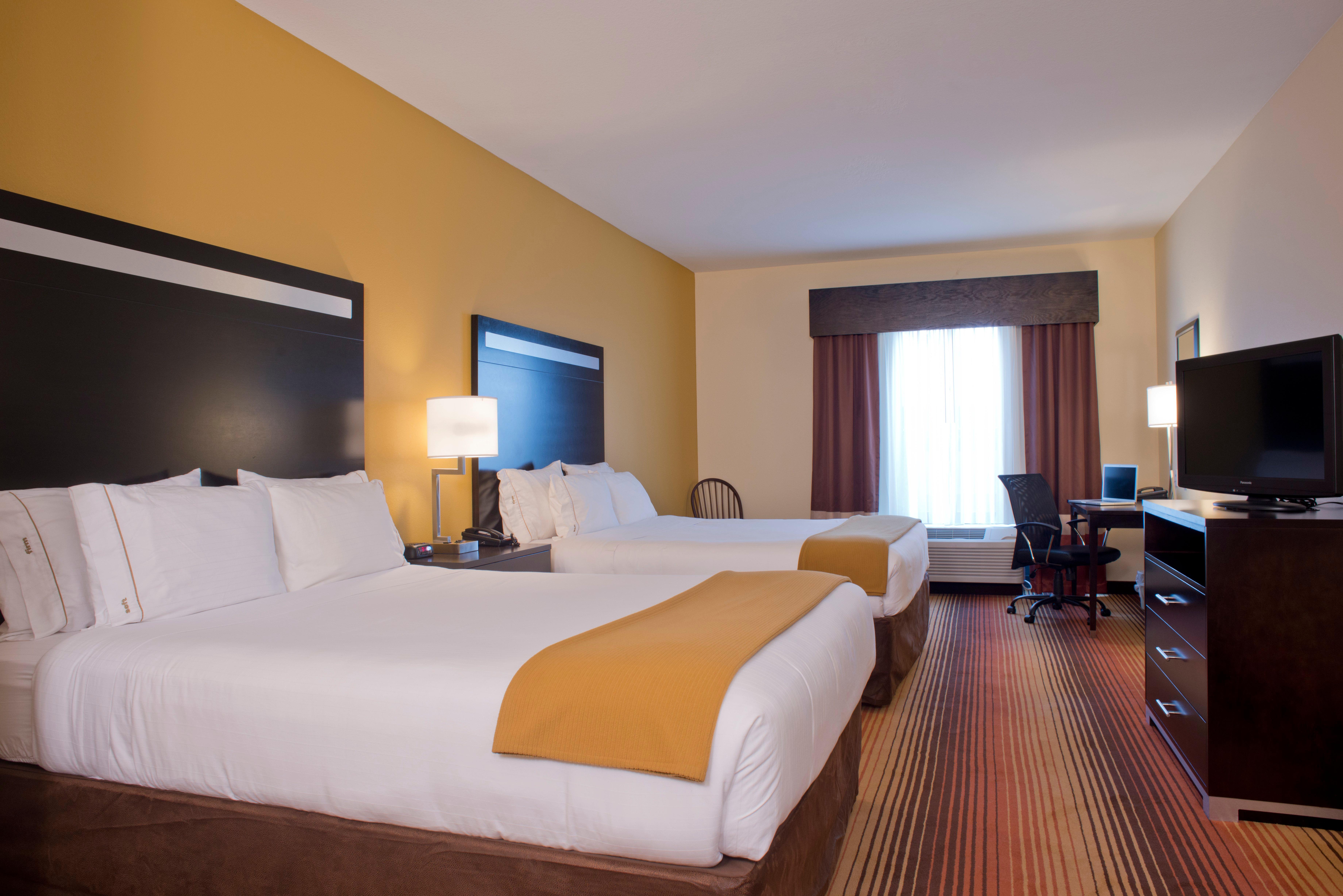 Suite, 2 Queen Beds, Accessible