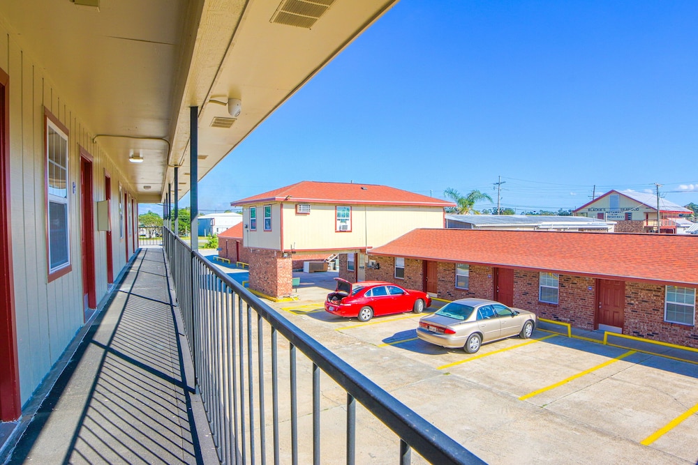 Economy Inn By OYO Lockport near Houma 25/34