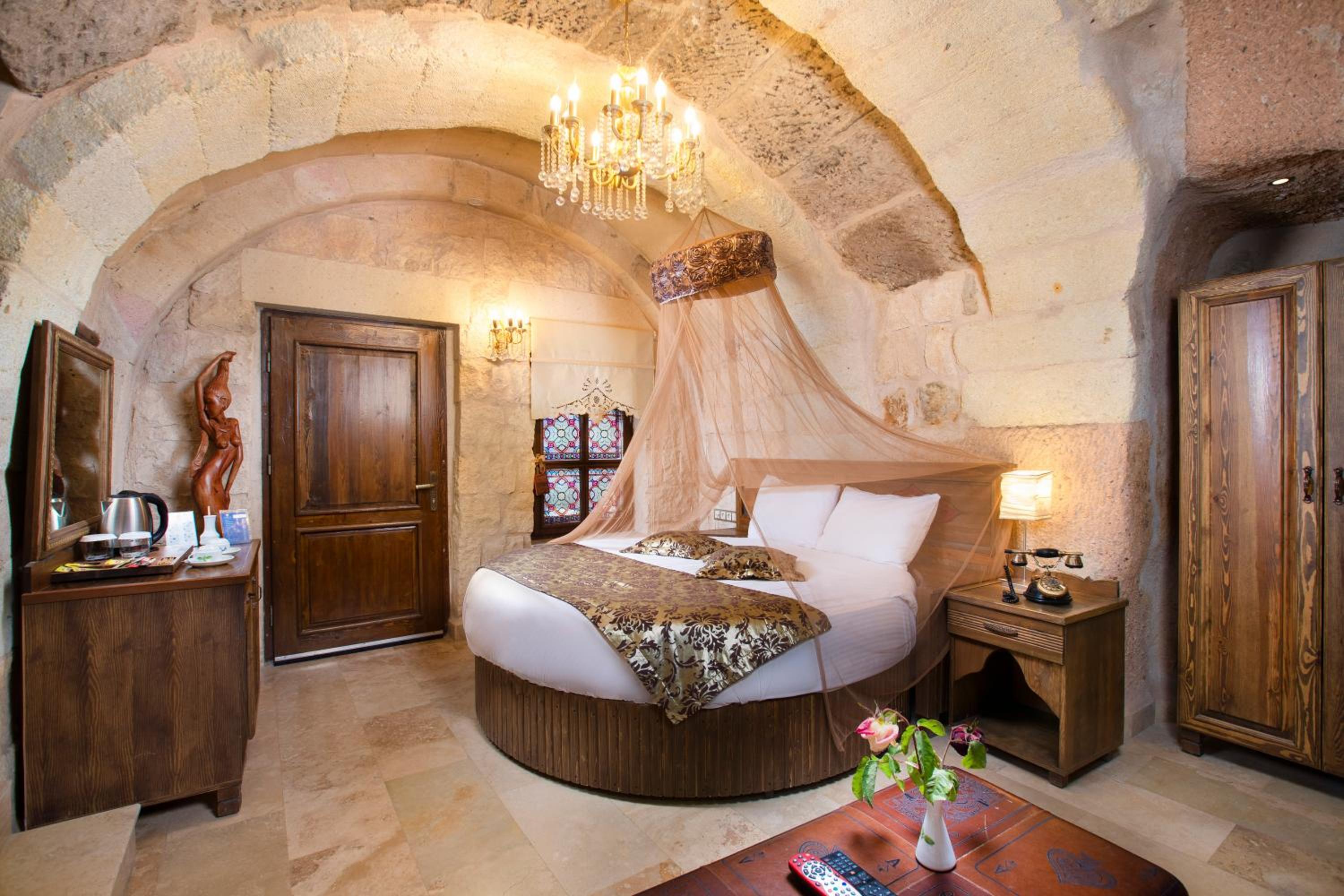 Cave, Deluxe, King Bed, Hot Tub