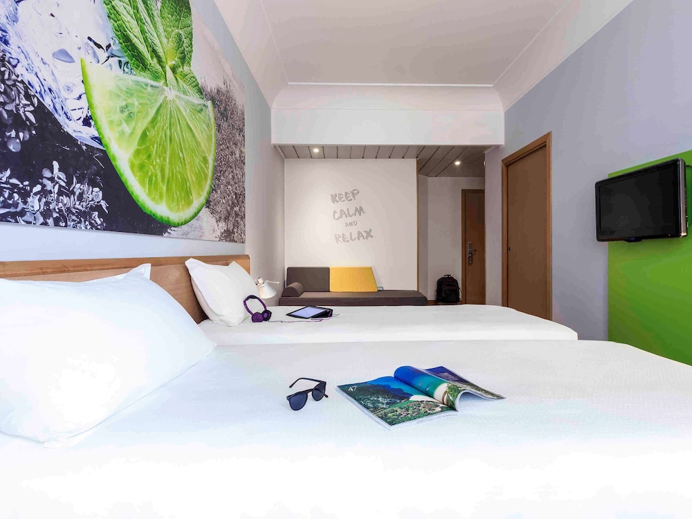 IBIS STYLES NAPOLI GARIBALDI 12/66