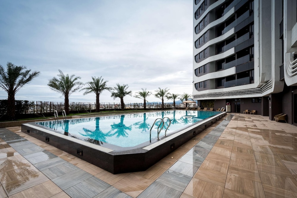 Cuncyue Hot Spring Resort in LUODONG