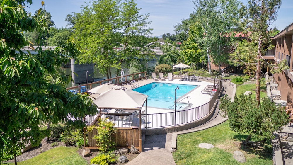 The Lodge at Riverside 30/62