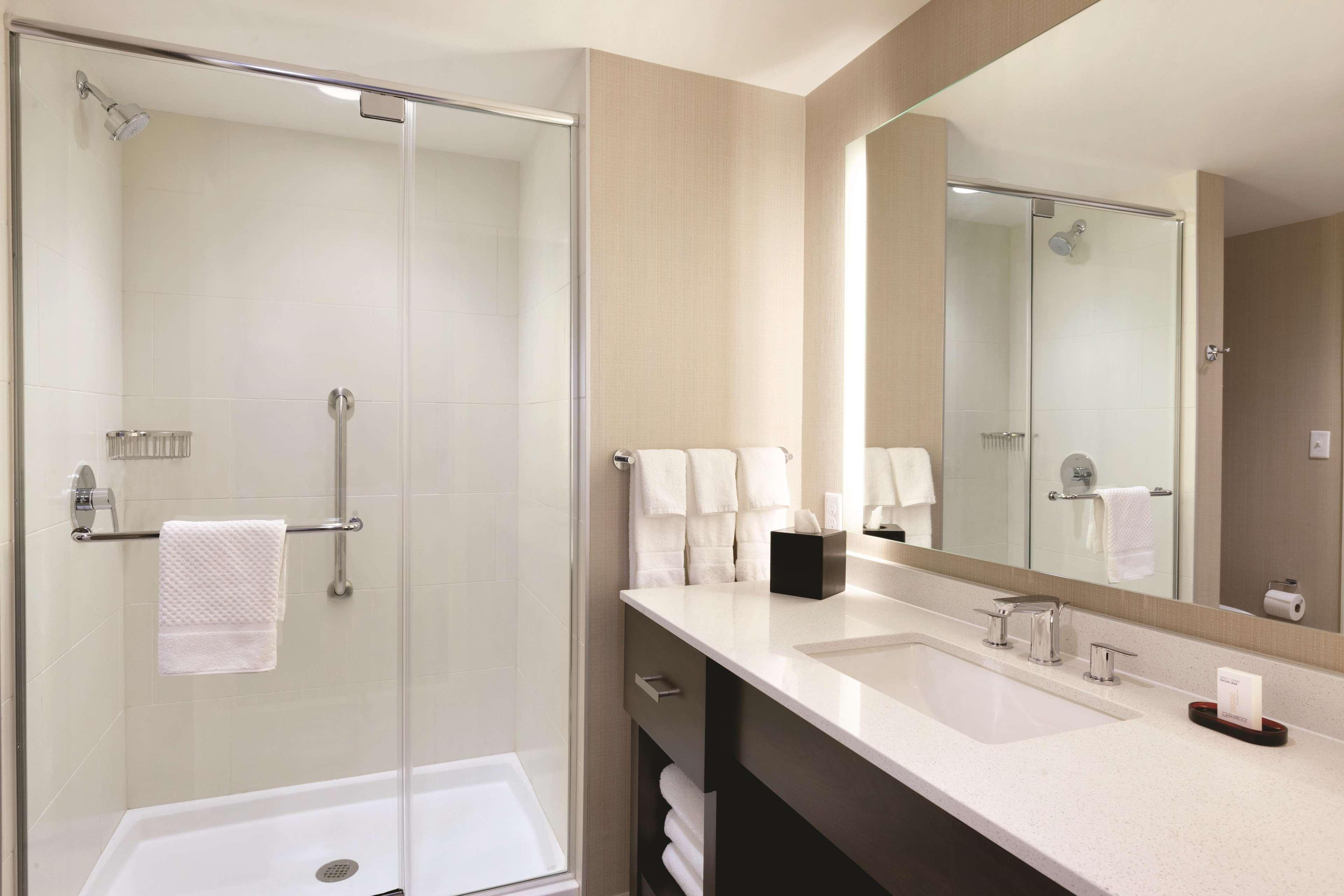 1 BEDROOM, PREMIUM, STUDIO, SUITE, KING BED