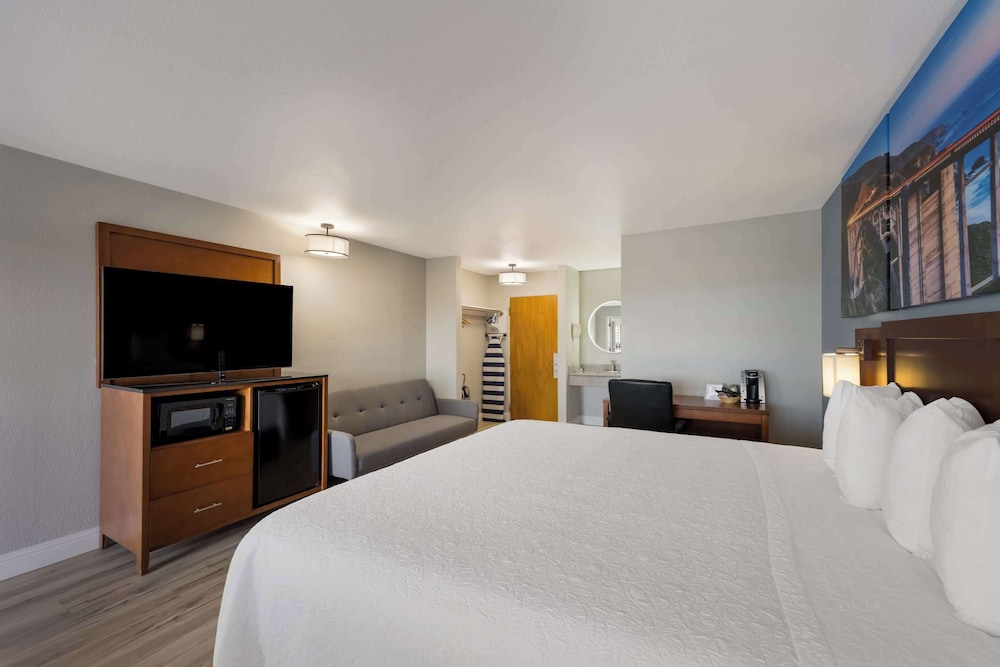 Standard, King Bed, Ocean View