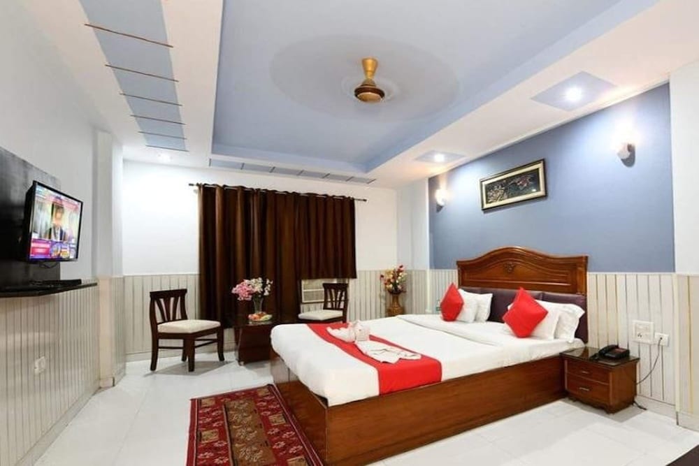 Hotel Chanakya 4/17