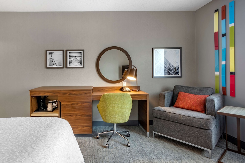 Hampton Inn & Suites by Hilton Edmonton/West 24/35