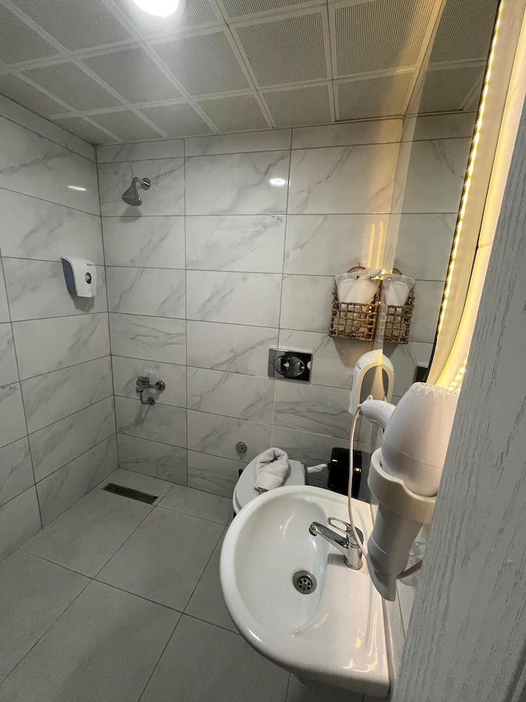 Emirtimes Hotel Kadikoy 60/67