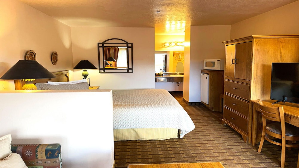 The Noor Hotel 18/50