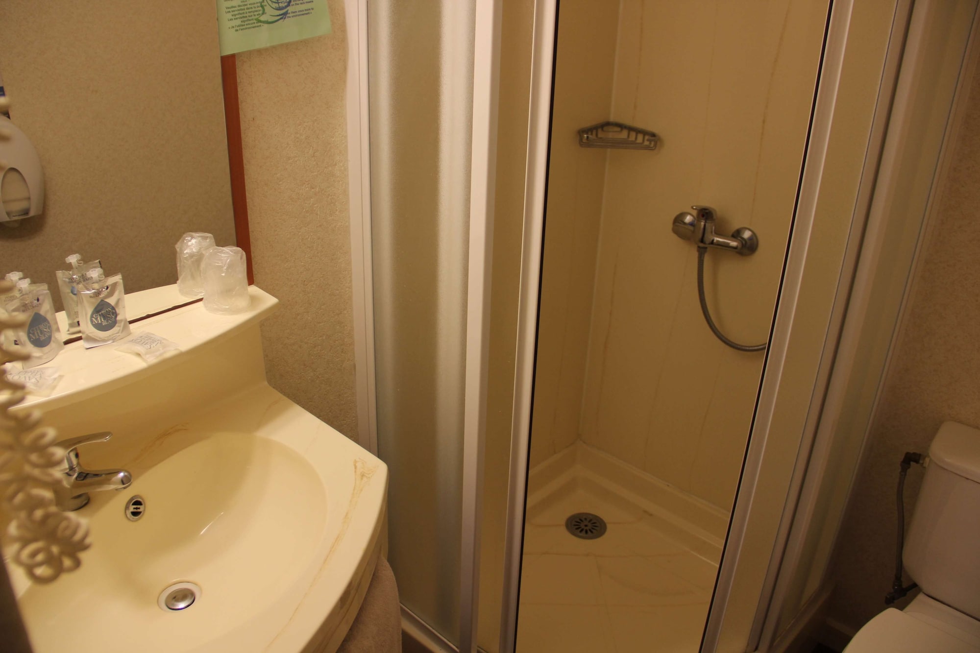 غرفة قياسية بسرير مزدوج، Hotel Kyriad Saint Quentin En Yvelines - Montigny 5/9