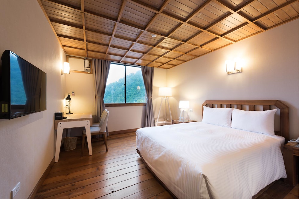 ROOM, TWIN BEDS