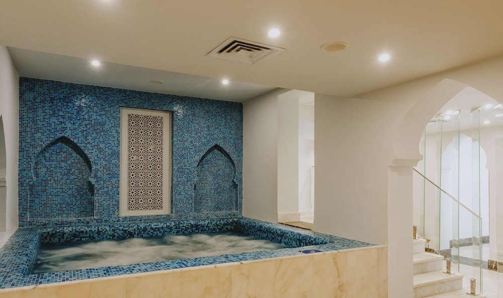 swimming pool spa