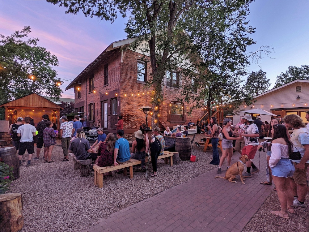 Bunk & Brew Historic Lucas House 64/71