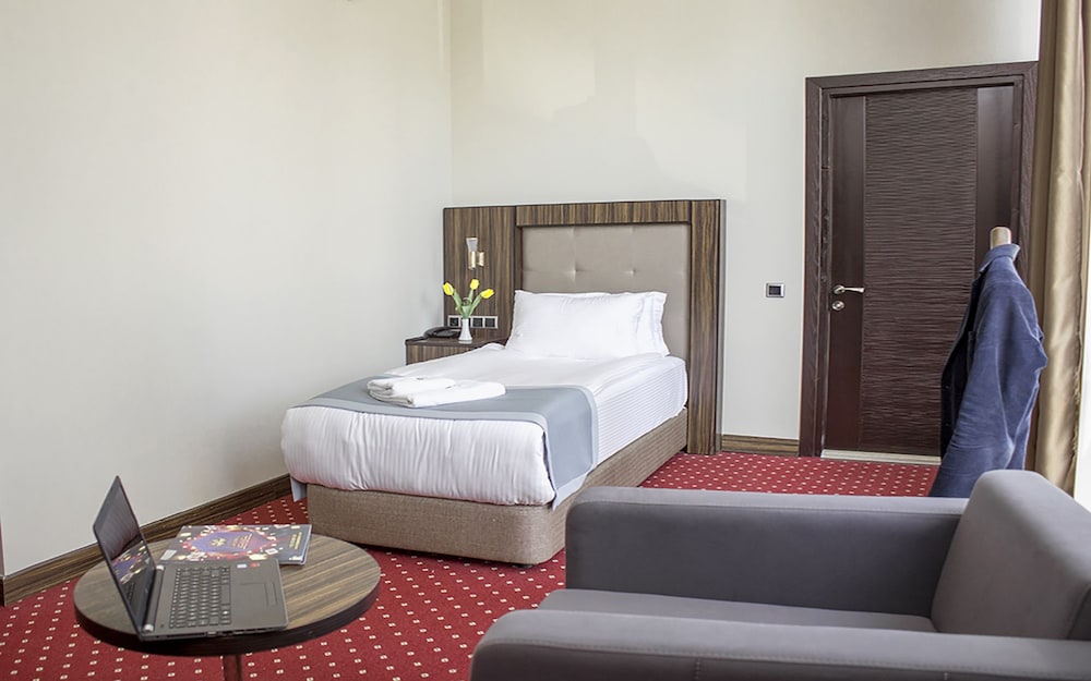 Legend Business Hotel Batumi 15/27