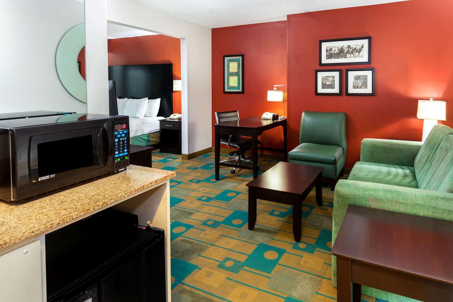 La Quinta Inn Suites Milwaukee Glendale Bayshore 19/37