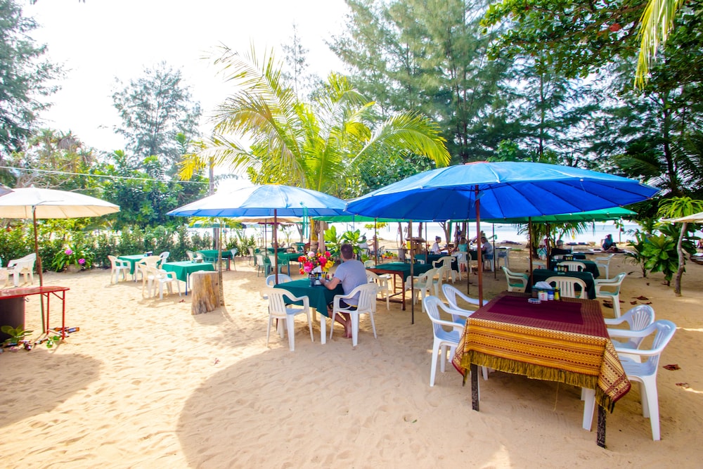 Naiyang Discovery Beach Resort 3/50