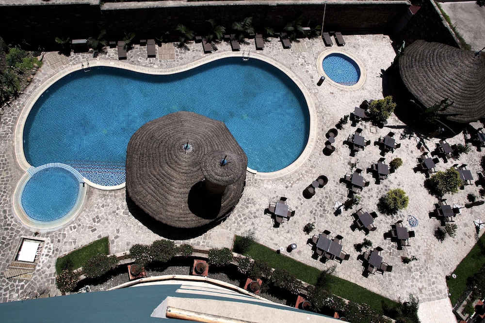 Nega Bonger Hotel 37/41