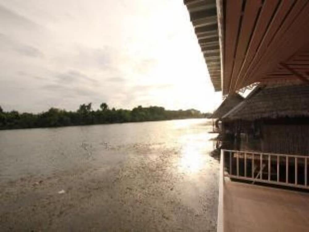 Bamboo House Kanchanaburi 35/50
