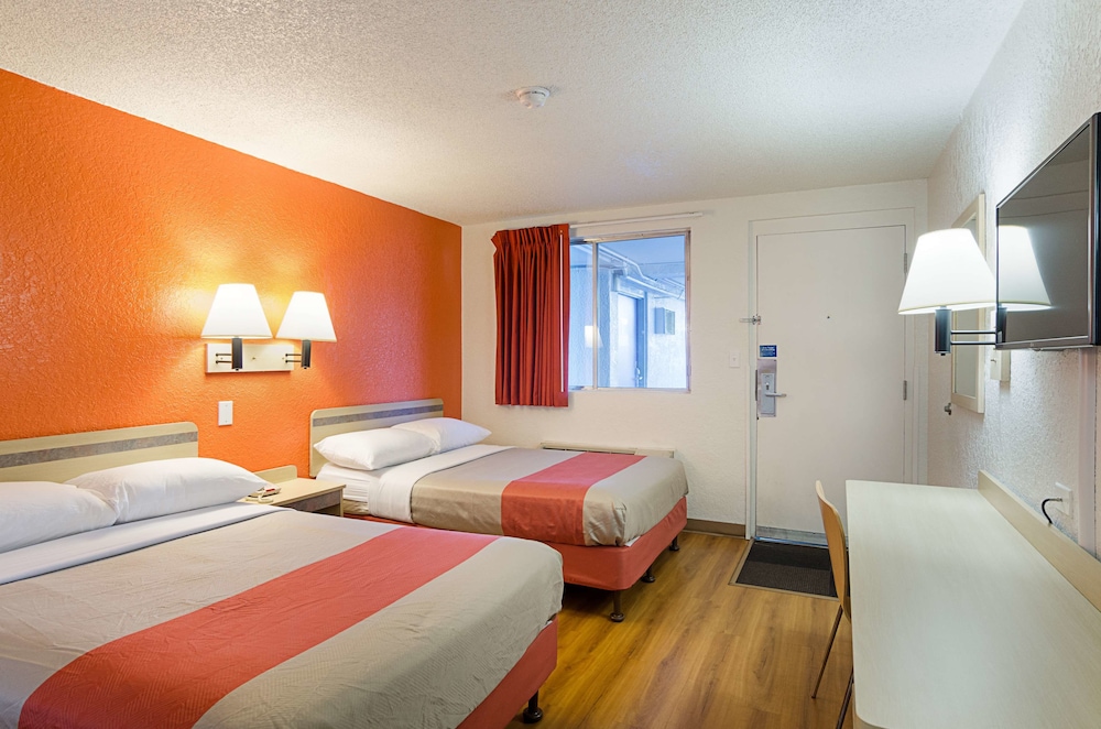 Motel6 Denver, CO – Downtown 26/58