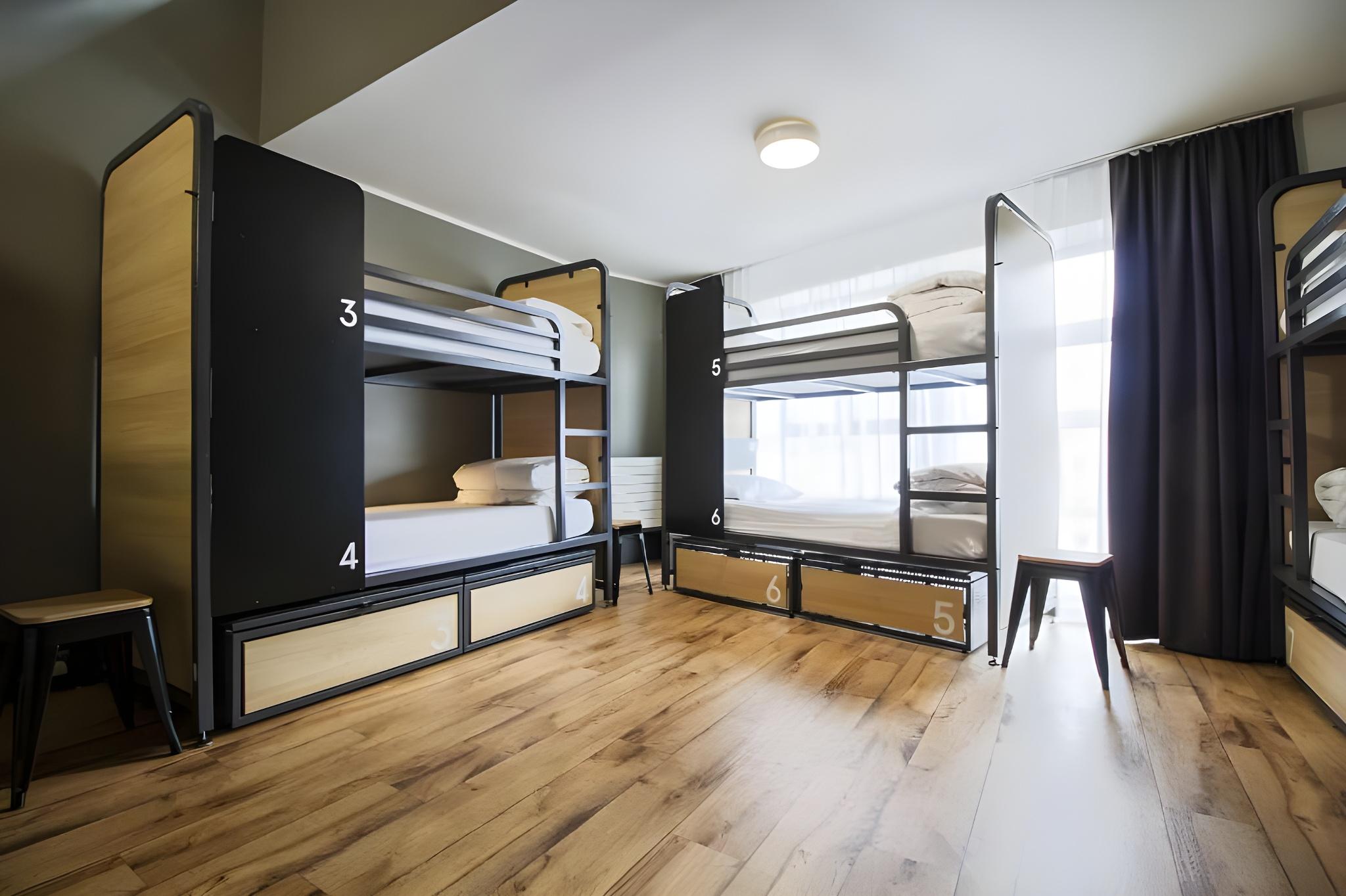 Private, Mixed Dorm, 8 Beds, 4 Bunk Beds, Shared Bathroom