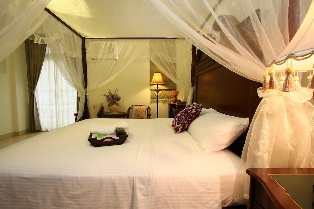 DELUXE, DOUBLE BED