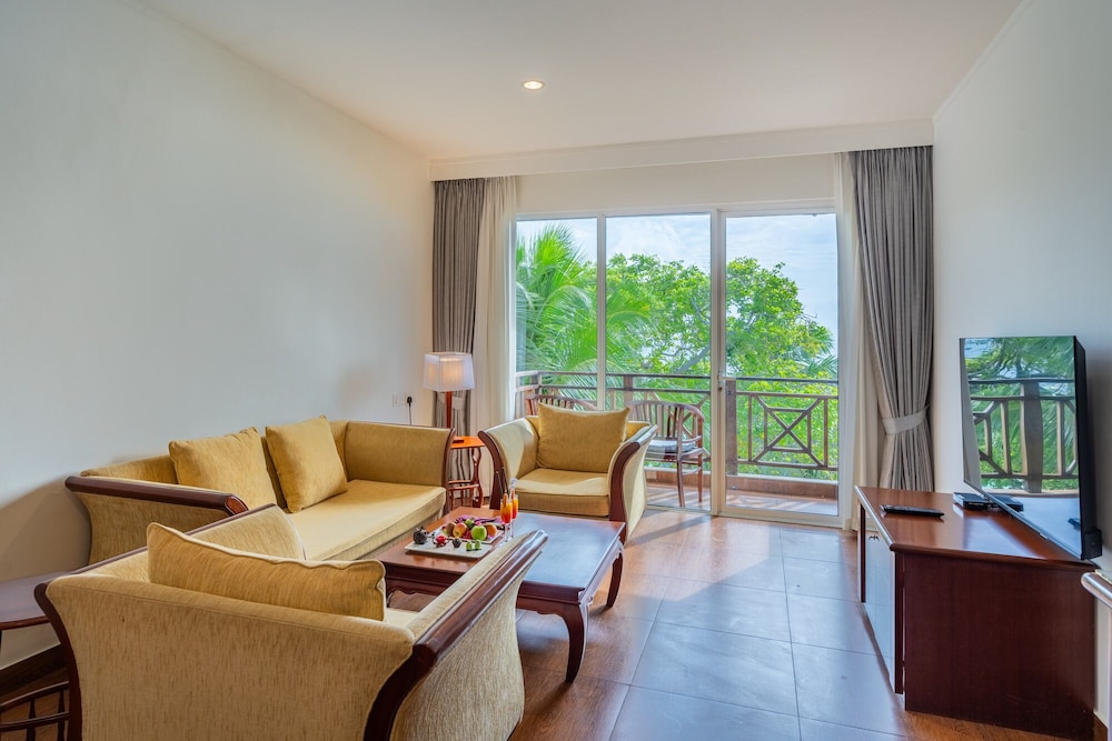 HULHULE ISLAND HOTEL 35/55